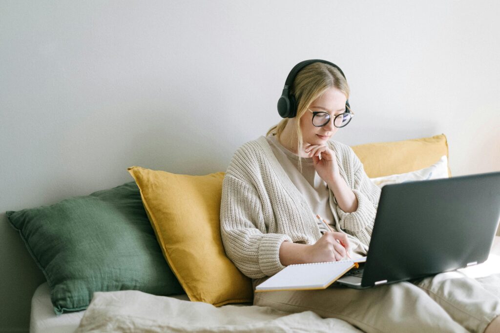 Watch Ads and Earn Money Without Investment